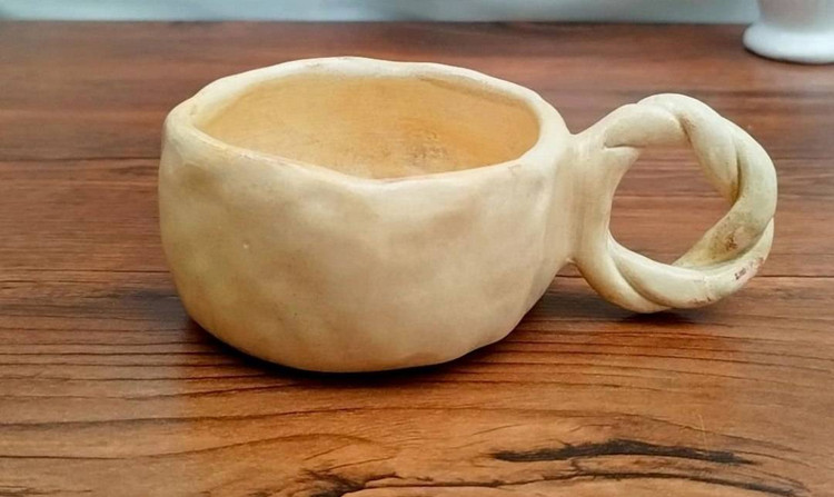 ست ماگ و زیر ماگی دست ساز مدل دفرمه | فطرس سرامیکست ماگ و زیر ماگی دست ساز مدل دفرمه | فطرس سرامیک