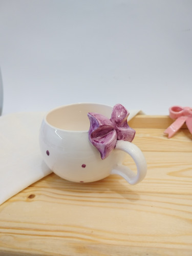 ماگ سرامیکی پاپیونی بنفش مدل خال خالی _ فطرس سرامیک