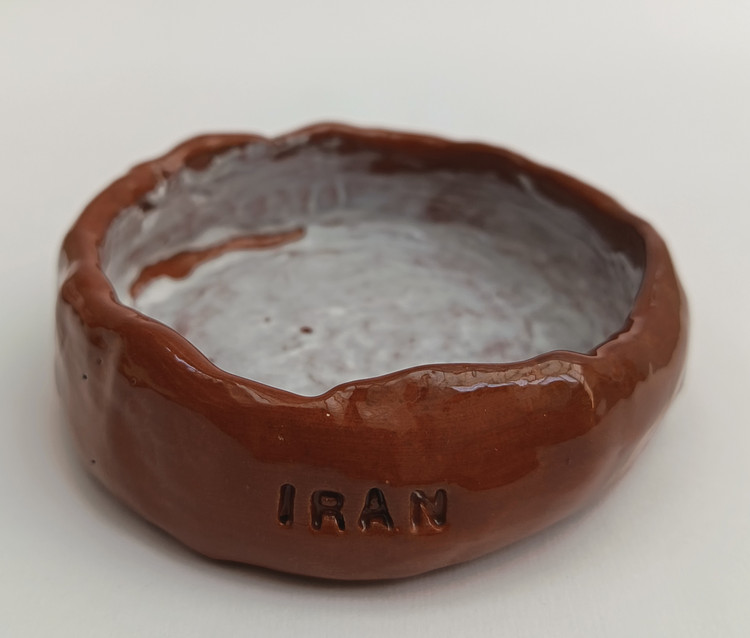 ظرف سرامیکی دست ساز دفرمه رنگ حنایی فطرس سرامیک
