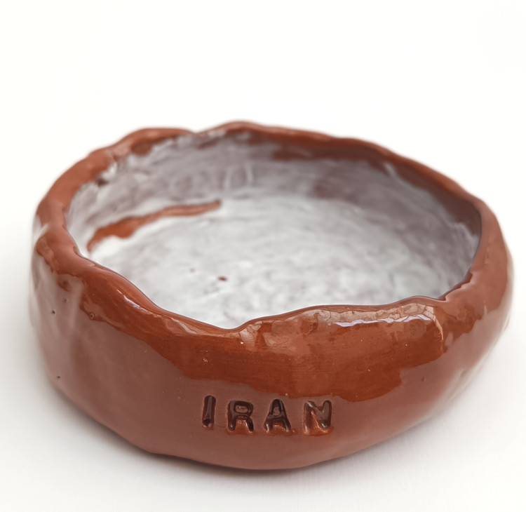 ظرف سرامیکی دست ساز دفرمه رنگ حنایی فطرس سرامیک
