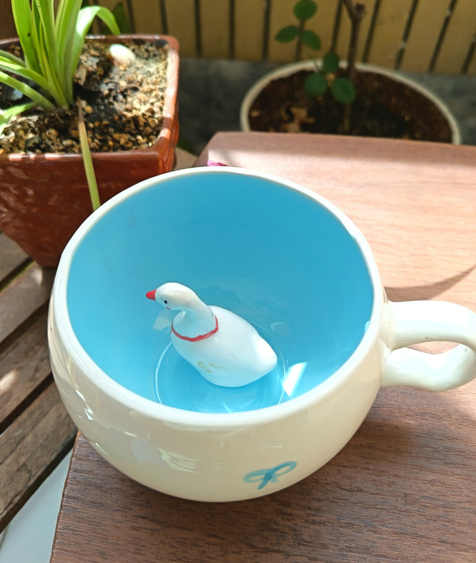 Big Surprise Ceramic Mug, Blue Bow Tie, Goose Model