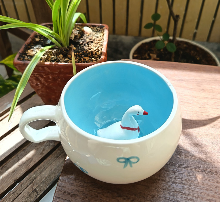 Big Surprise Ceramic Mug, Blue Bow Tie, Goose Model