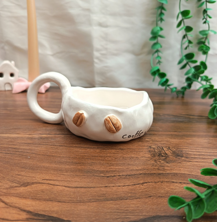 ماگ سرامیکی دست ساز دفرمه طرح قهوه cooffe