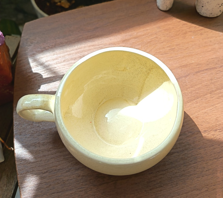 Ceramic mug, glazed, slushy model