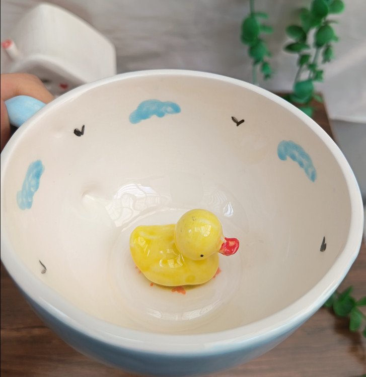 ماگ سوپرایزی عروسکی مدل اردک رنگ آبی